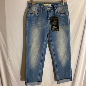 Love Indigo woman’s capris size 4 NWT